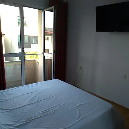 3 Rooms, Nearby Casino, Cliff, Port, Aquarium, Beach, Ovidius Square *
