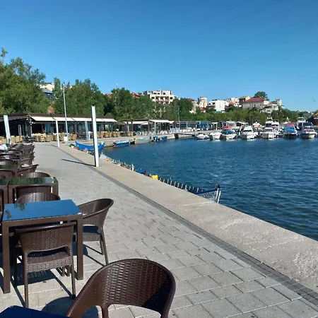 3 Rooms, Nearby Casino, Cliff, Port, Aquarium, Beach, Ovidius Square Lejlighed