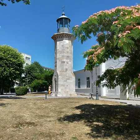 3 Rooms, Nearby Casino, Cliff, Port, Aquarium, Beach, Ovidius Square Lejlighed Constanţa