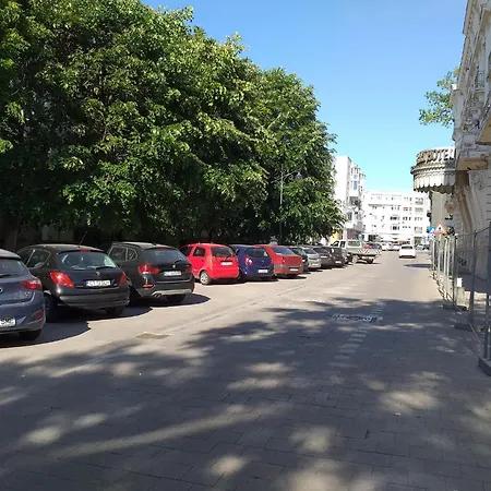 3 Rooms, Nearby Casino, Cliff, Port, Aquarium, Beach, Ovidius Square Lejlighed Constanţa